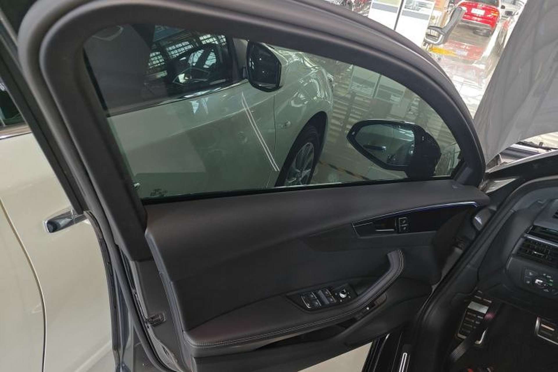 Used Audi A4L 2024 40 TFSI Luxury Dynamic Edition Left Front Door Interior