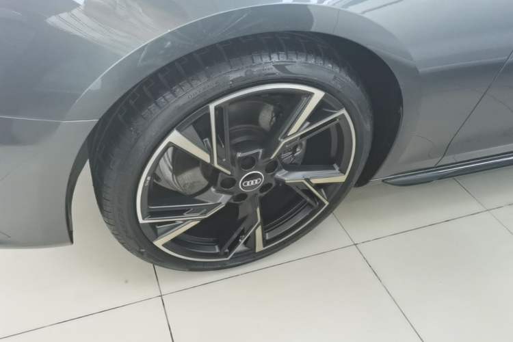 Used Audi A4L 2024 40 TFSI quattro RS Performance Package Left Front Wheel Hub