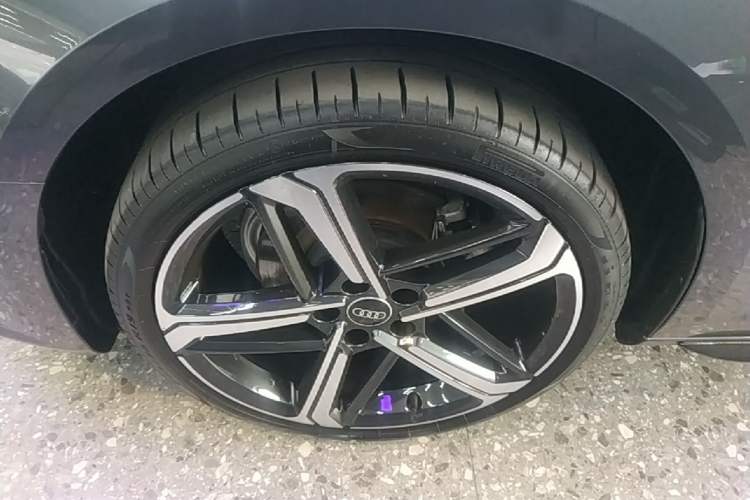 Used Audi A4L 2024 40 TFSI Luxury Dynamic Edition Left Front Wheel Hub
