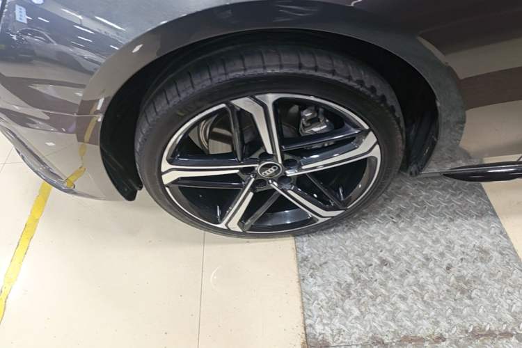 Used Audi A4L 2024 40 TFSI Luxury Dynamic Edition Left Front Wheel Hub