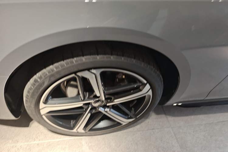 Used Audi A4L 2024 40 TFSI Luxury Dynamic Edition Left Front Wheel Hub