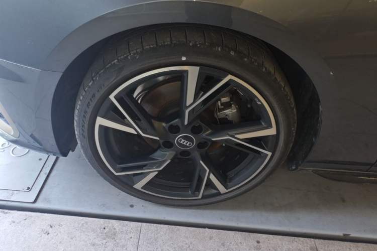 Used Audi A4L 2024 40 TFSI quattro RS Performance Package Left Front Wheel Hub