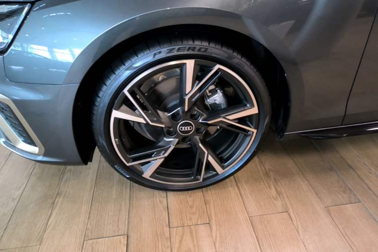 Used Audi A4L 2024 40 TFSI quattro RS Performance Package Left Front Wheel Hub