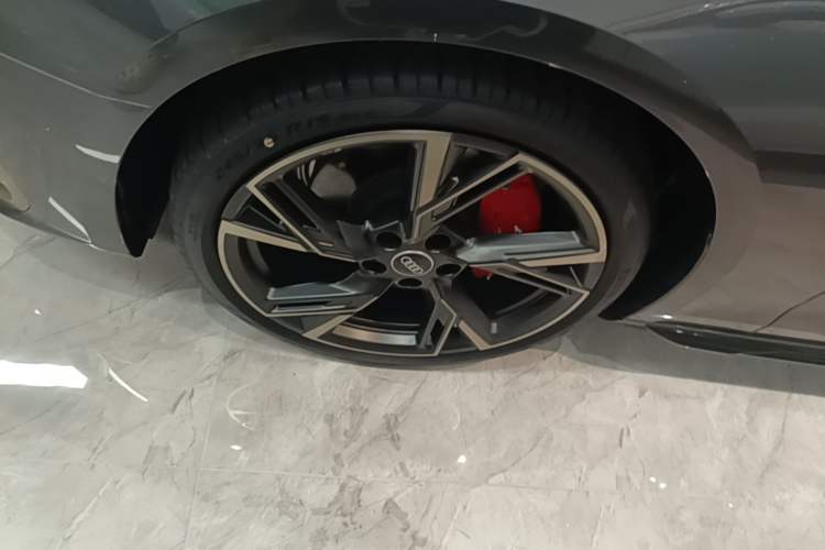 Used Audi A4L 2024 40 TFSI quattro RS Performance Package Left Front Wheel Hub