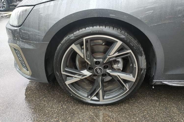 Used Audi A4L 2024 40 TFSI quattro RS Performance Package Left Front Wheel Hub