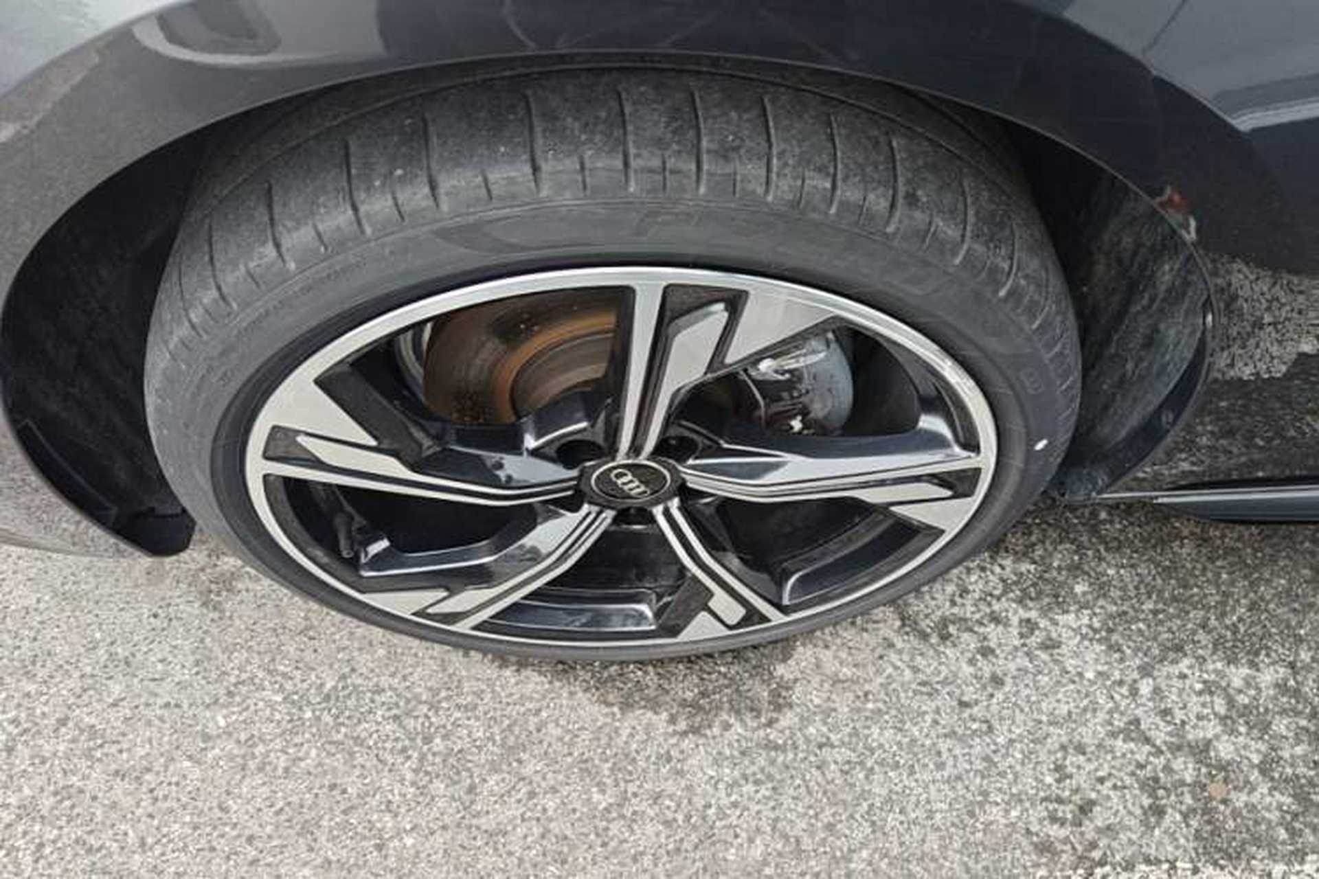 Used Audi A4L 2024 40 TFSI Luxury Dynamic Edition (Starry Night Version) Left Front Wheel Hub