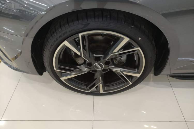 Used Audi A4L 2024 40 TFSI quattro RS Performance Package Left Front Wheel Hub