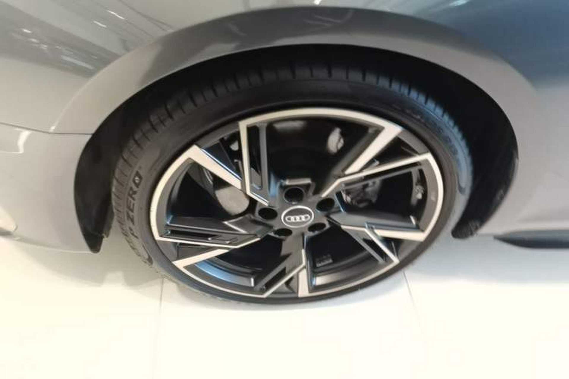 Used Audi A4L 2024 40 TFSI quattro RS Performance Package Left Front Wheel Hub
