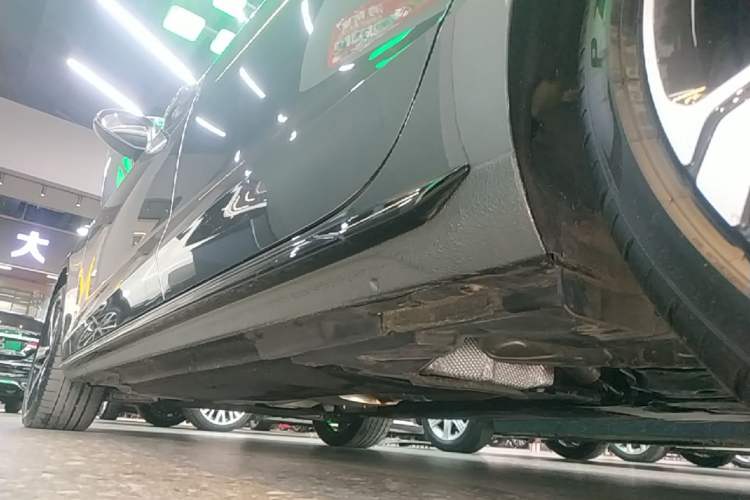 Used Audi A4L 2024 40 TFSI Luxury Dynamic Edition Left Side Sill
