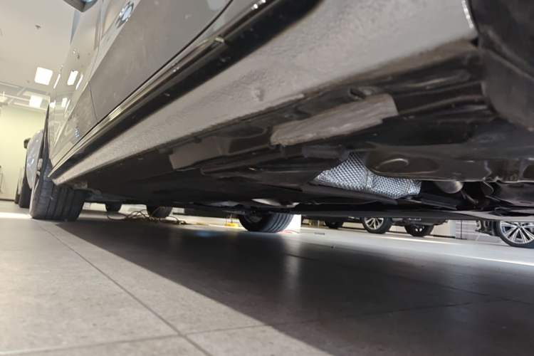 Used Audi A4L 2024 40 TFSI Luxury Dynamic Edition Left Side Sill