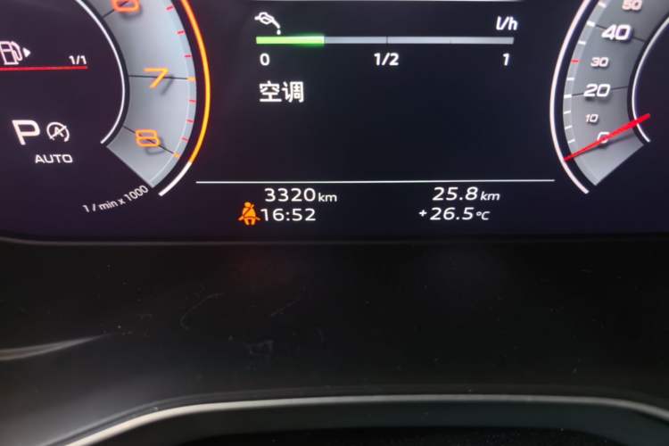 Used Audi A4L 2024 40 TFSI Luxury Dynamic Edition Odometer Close Up