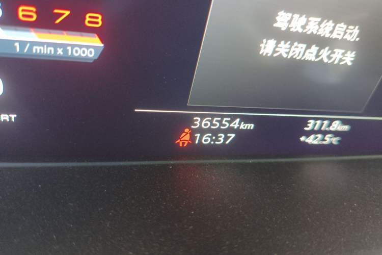 Used Audi A4L 2024 40 TFSI Luxury Dynamic Edition Odometer Close Up