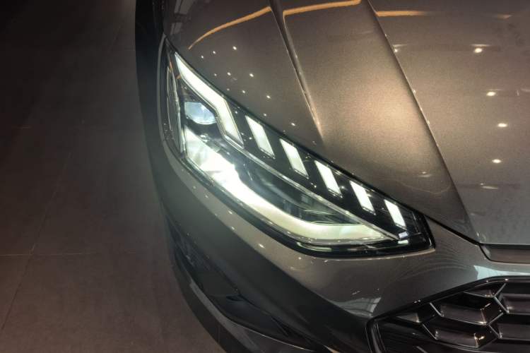 Used Audi A4L 2024 40 TFSI Luxury Dynamic Edition Right Front Headlight