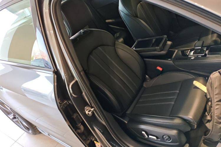 Used Audi A4L 2024 40 TFSI Luxury Dynamic Edition Right Front Seat