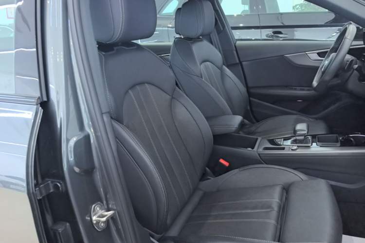 Used Audi A4L 2024 40 TFSI quattro RS Performance Package Right Front Seat