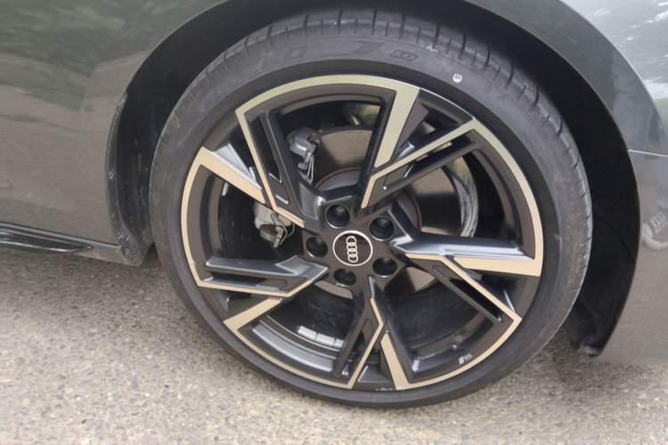Used Audi A4L 2024 40 TFSI quattro RS Performance Package Right Front Wheel Hub