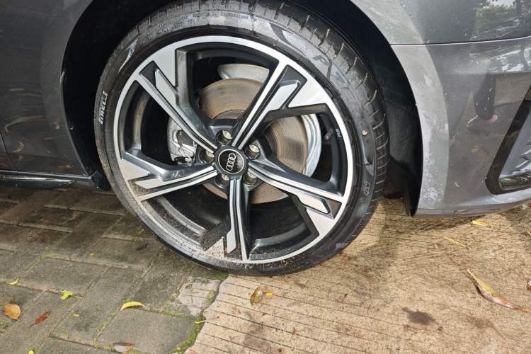 Used Audi A4L 2024 40 TFSI Luxury Dynamic Edition (Starry Night Version) Right Front Wheel Hub