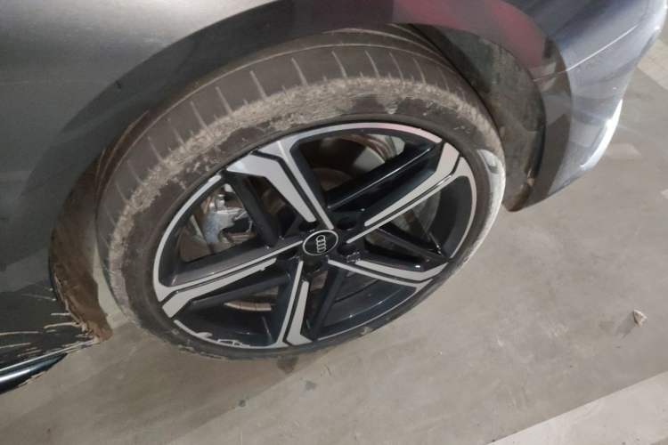 Used Audi A4L 2024 40 TFSI Luxury Dynamic Edition Right Front Wheel Hub
