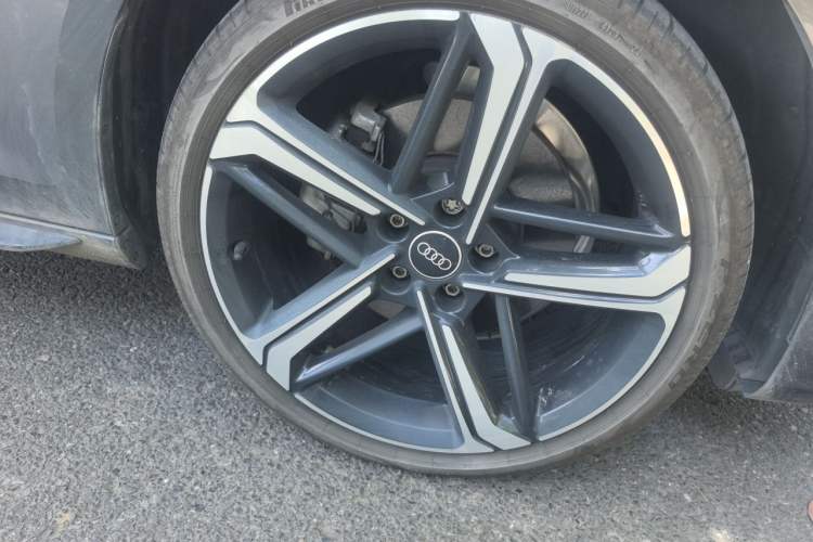 Used Audi A4L 2024 40 TFSI Luxury Dynamic Edition Right Front Wheel Hub