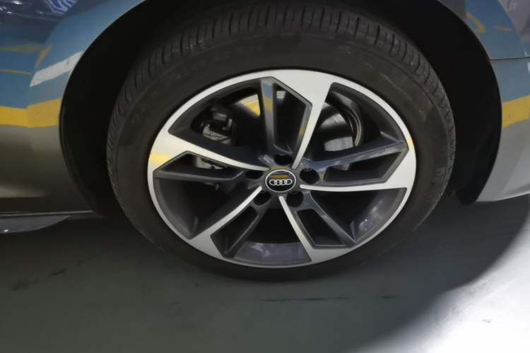 Used Audi A4L 2024 40 TFSI Fashion Dynamic Model Right Front Wheel Hub