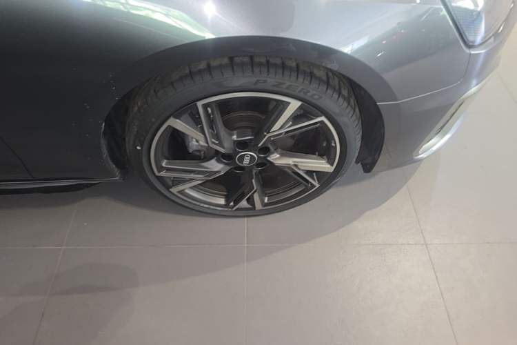 Used Audi A4L 2024 40 TFSI quattro RS Performance Package Right Front Wheel Hub