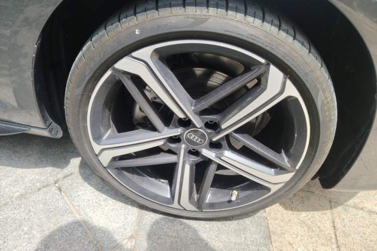 Used Audi A4L 2024 40 TFSI Luxury Dynamic Edition Right Front Wheel Hub