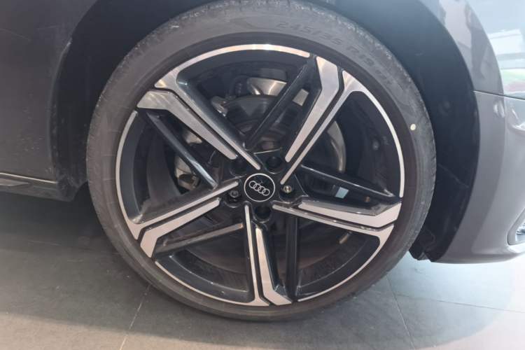 Used Audi A4L 2024 40 TFSI Luxury Dynamic Edition Right Front Wheel Hub