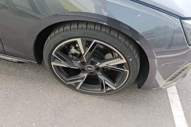 Used Audi A4L 2024 40 TFSI quattro RS Performance Package Right Front Wheel Hub