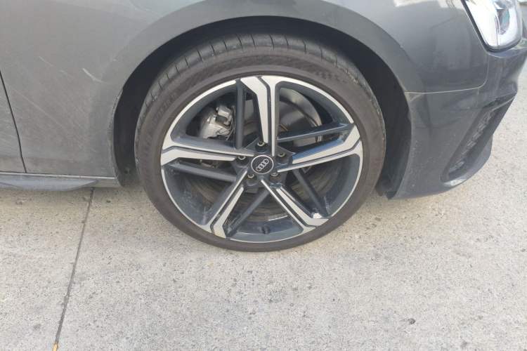Used Audi A4L 2024 40 TFSI Luxury Dynamic Edition Right Front Wheel Hub