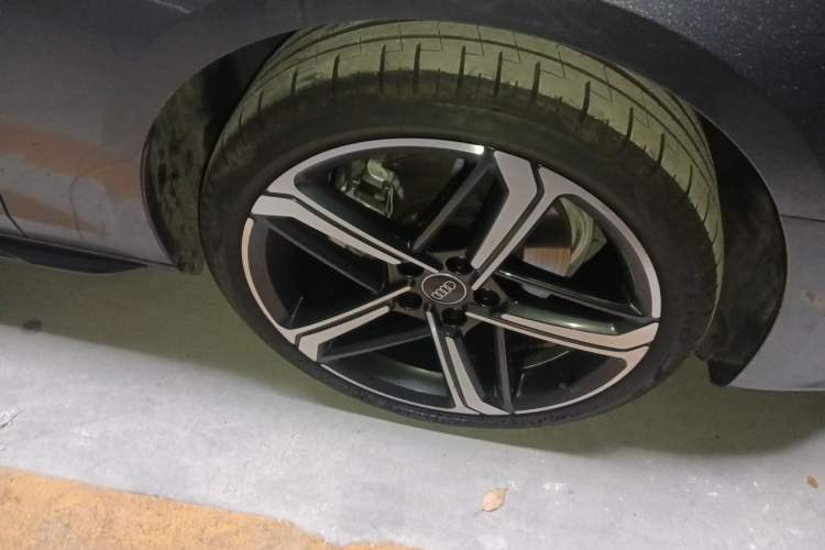 Used Audi A4L 2024 40 TFSI Luxury Dynamic Edition Right Front Wheel Hub