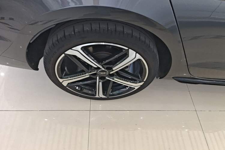 Used Audi A4L 2024 40 TFSI Luxury Dynamic Edition Right Rear Wheel Hub