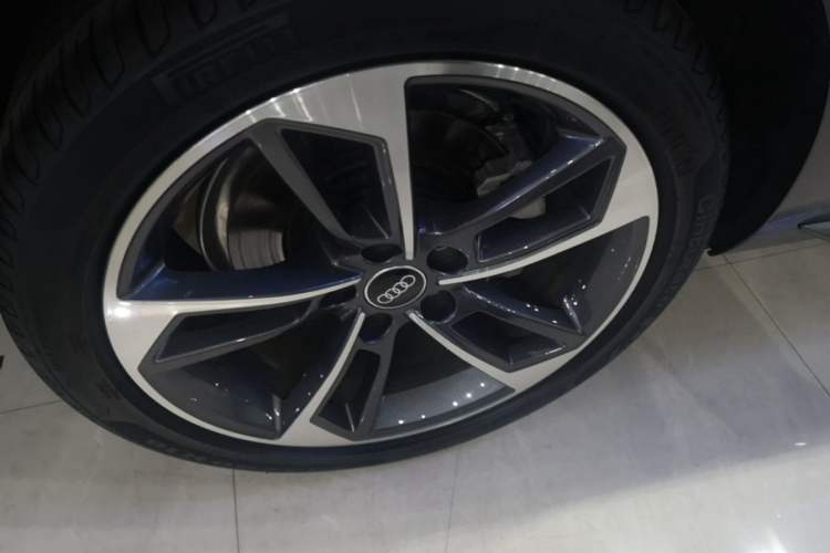 Used Audi A4L 2024 40 TFSI Fashion Dynamic Model Right Rear Wheel Hub