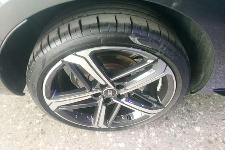 Used Audi A4L 2024 40 TFSI Luxury Dynamic Edition Right Rear Wheel Hub