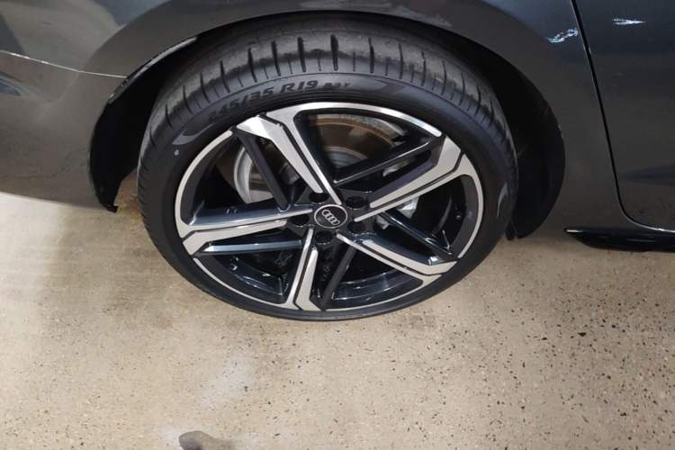 Used Audi A4L 2024 40 TFSI Luxury Dynamic Edition Right Rear Wheel Hub