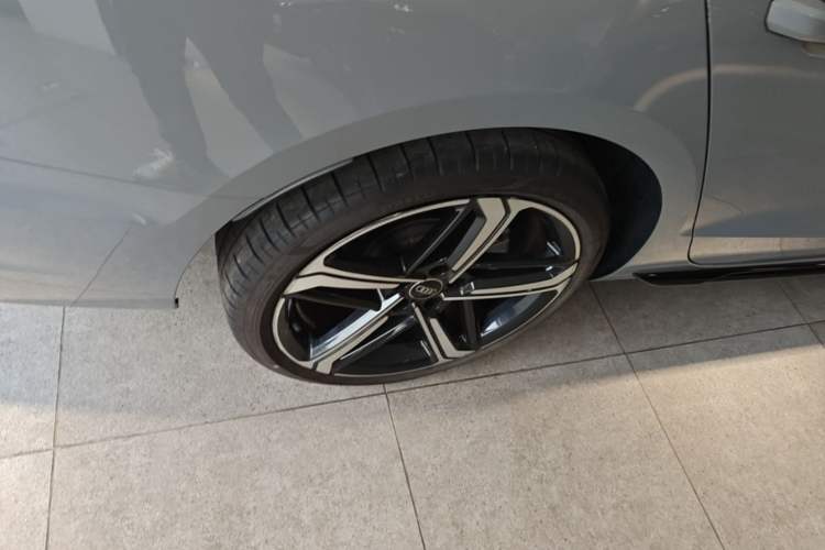 Used Audi A4L 2024 40 TFSI Luxury Dynamic Edition Right Rear Wheel Hub