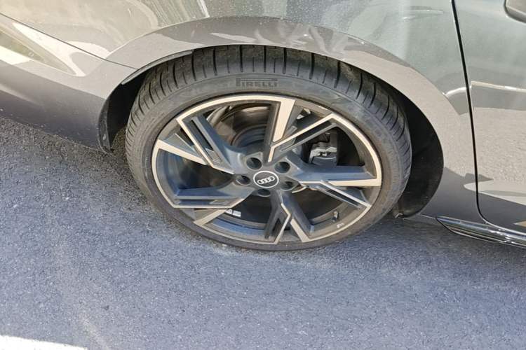 Used Audi A4L 2024 40 TFSI quattro RS Performance Package Right Rear Wheel Hub
