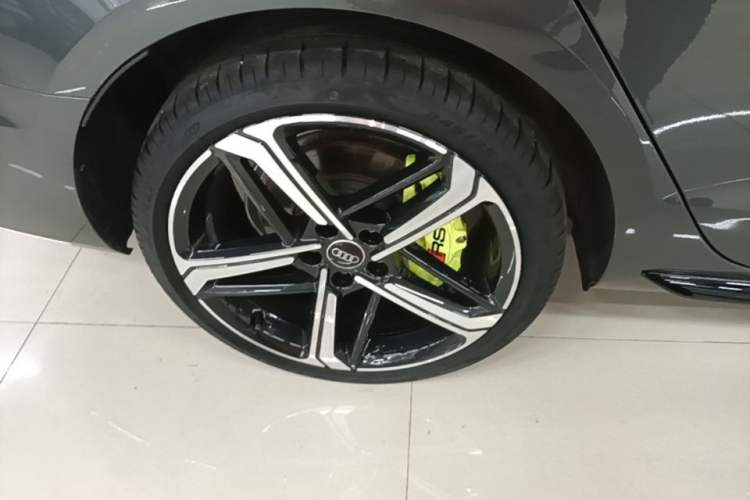 Used Audi A4L 2024 40 TFSI Luxury Dynamic Edition Right Rear Wheel Hub