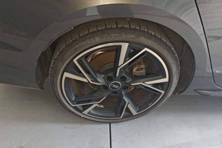 Used Audi A4L 2024 40 TFSI quattro RS Performance Package Right Rear Wheel Hub