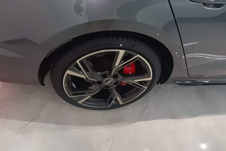 Used Audi A4L 2024 40 TFSI quattro RS Performance Package Right Rear Wheel Hub