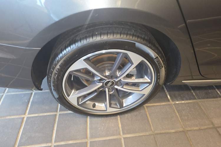 Used Audi A4L 2024 40 TFSI Fashion Dynamic Model Right Rear Wheel Hub