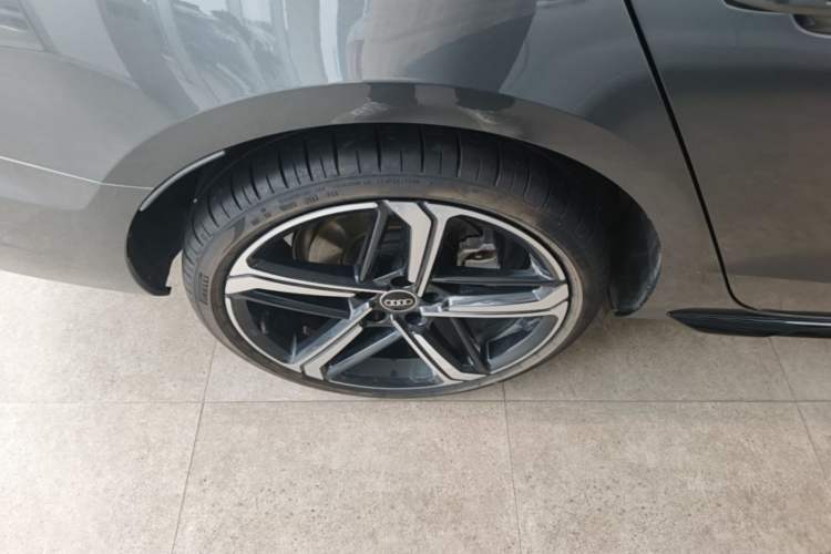 Used Audi A4L 2024 40 TFSI Luxury Dynamic Edition Right Rear Wheel Hub