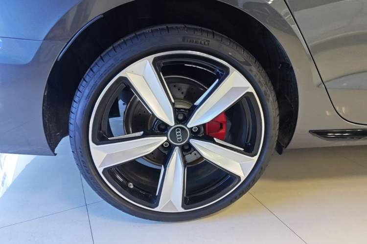 Used Audi A4L 2024 40 TFSI Luxury Dynamic Edition Right Rear Wheel Hub