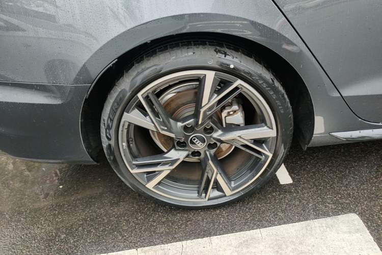 Used Audi A4L 2024 40 TFSI quattro RS Performance Package Right Rear Wheel Hub
