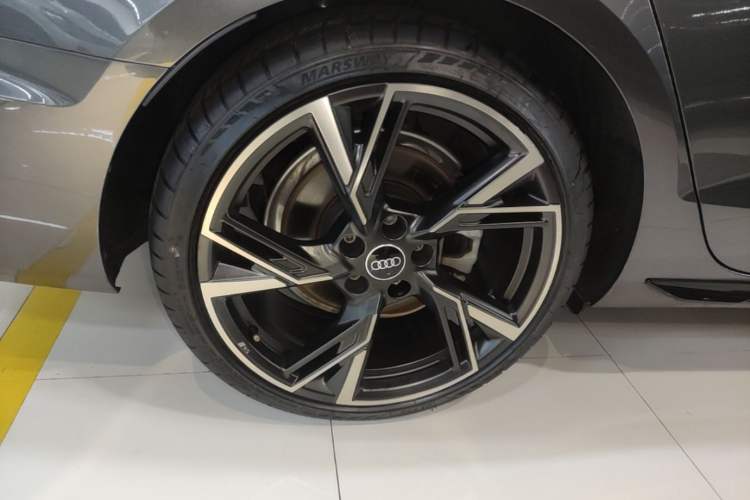 Used Audi A4L 2024 40 TFSI quattro RS Performance Package Right Rear Wheel Hub