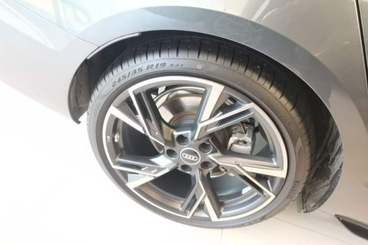 Used Audi A4L 2024 40 TFSI quattro RS Performance Package Right Rear Wheel Hub