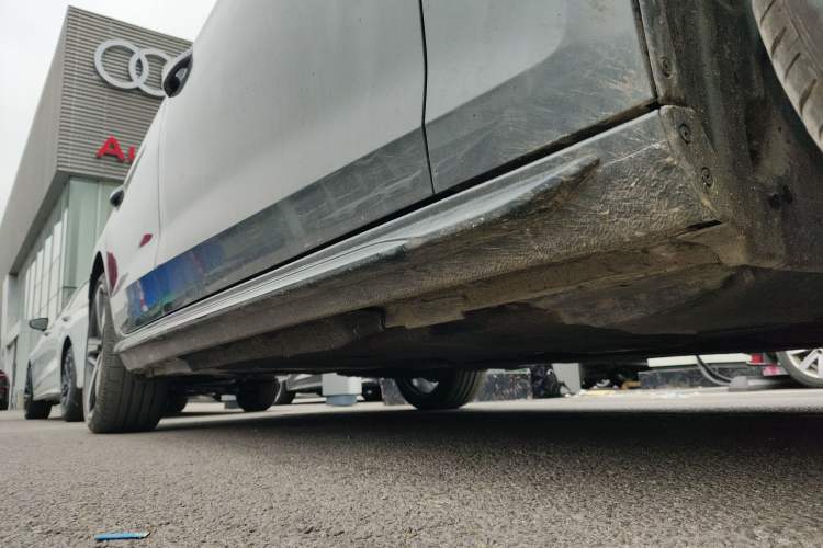 Used Audi A4L 2024 40 TFSI Luxury Dynamic Edition Right Side Sill