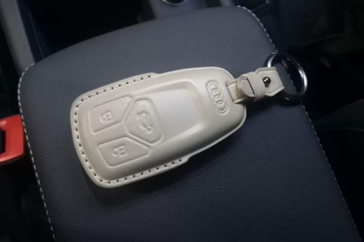 Used Audi A4L 2024 40 TFSI Fashion Dynamic Model Vehicle Key