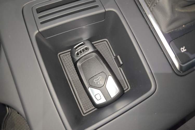 Used Audi A4L 2024 40 TFSI Fashion Dynamic Model Vehicle Key