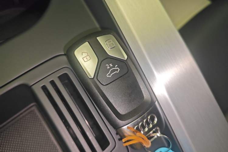 Used Audi A4L 2024 40 TFSI Fashion Dynamic Model Vehicle Key