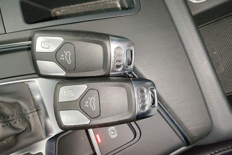 Used Audi A4L 2024 40 TFSI Fashion Dynamic Model Vehicle Key